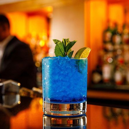 Sunday London Staines-Upon-Thames Heathrow T5 Hotell Exteriör bild