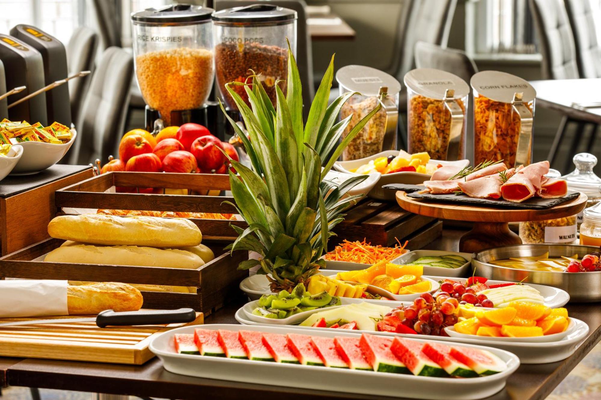 Sunday London Staines-Upon-Thames Heathrow T5 Hotell Exteriör bild