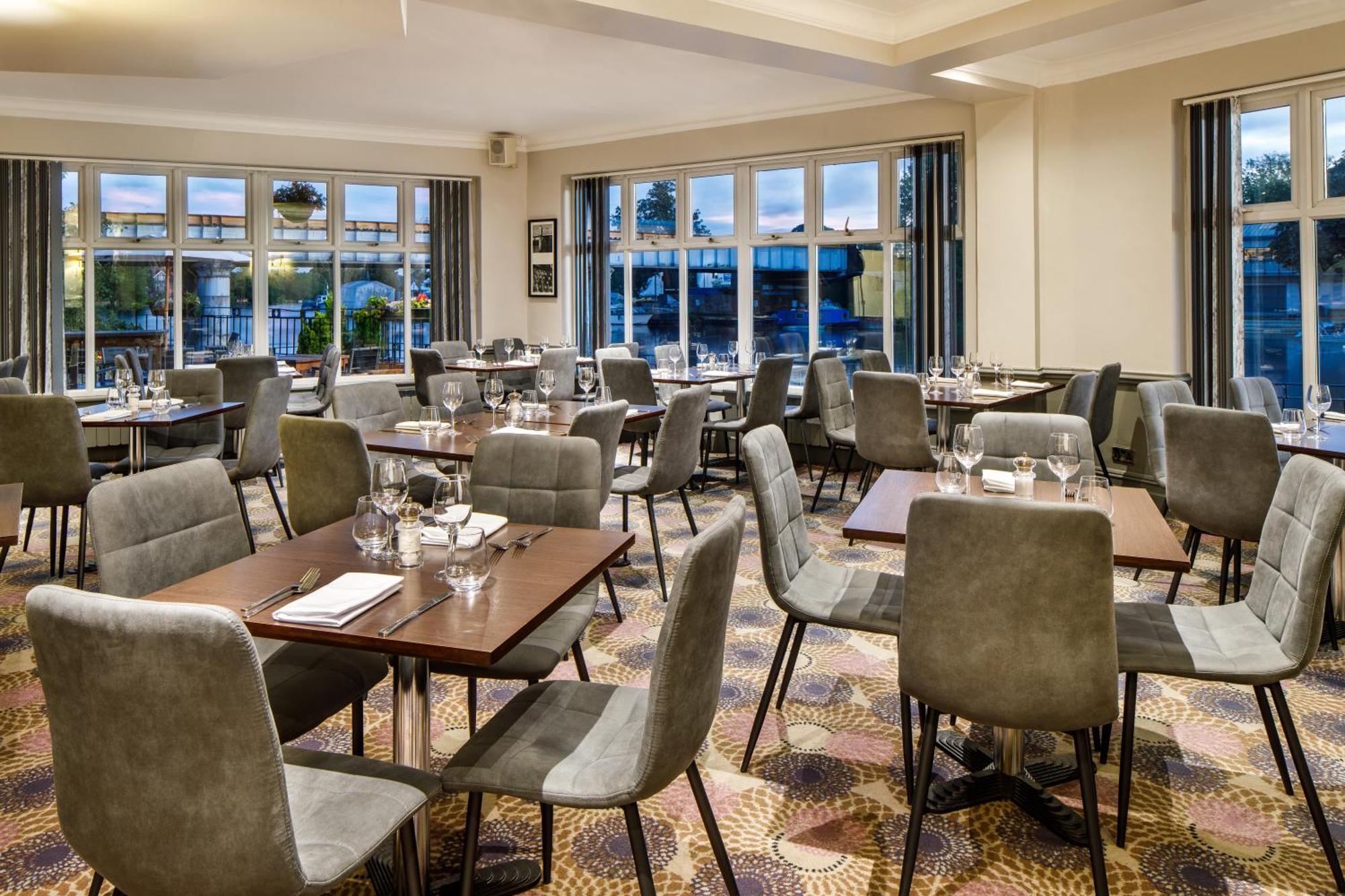 Sunday London Staines-Upon-Thames Heathrow T5 Hotell Exteriör bild