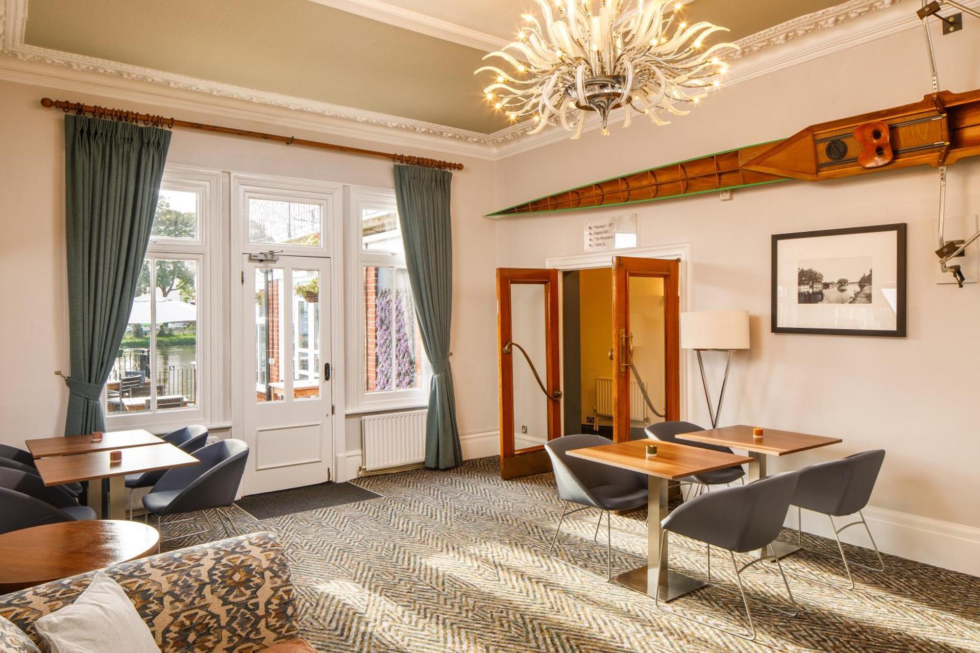 Sunday London Staines-Upon-Thames Heathrow T5 Hotell Exteriör bild