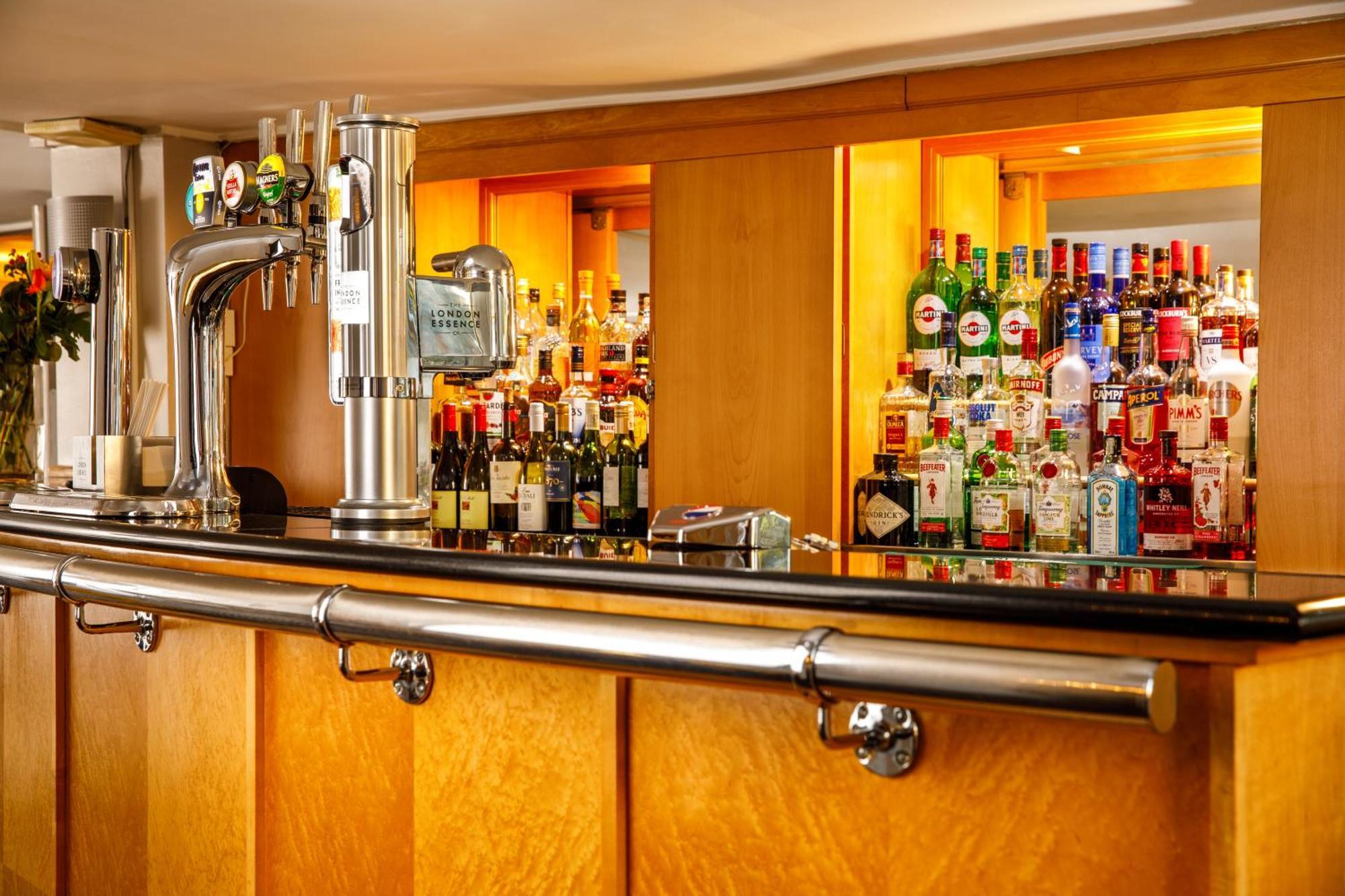 Sunday London Staines-Upon-Thames Heathrow T5 Hotell Exteriör bild