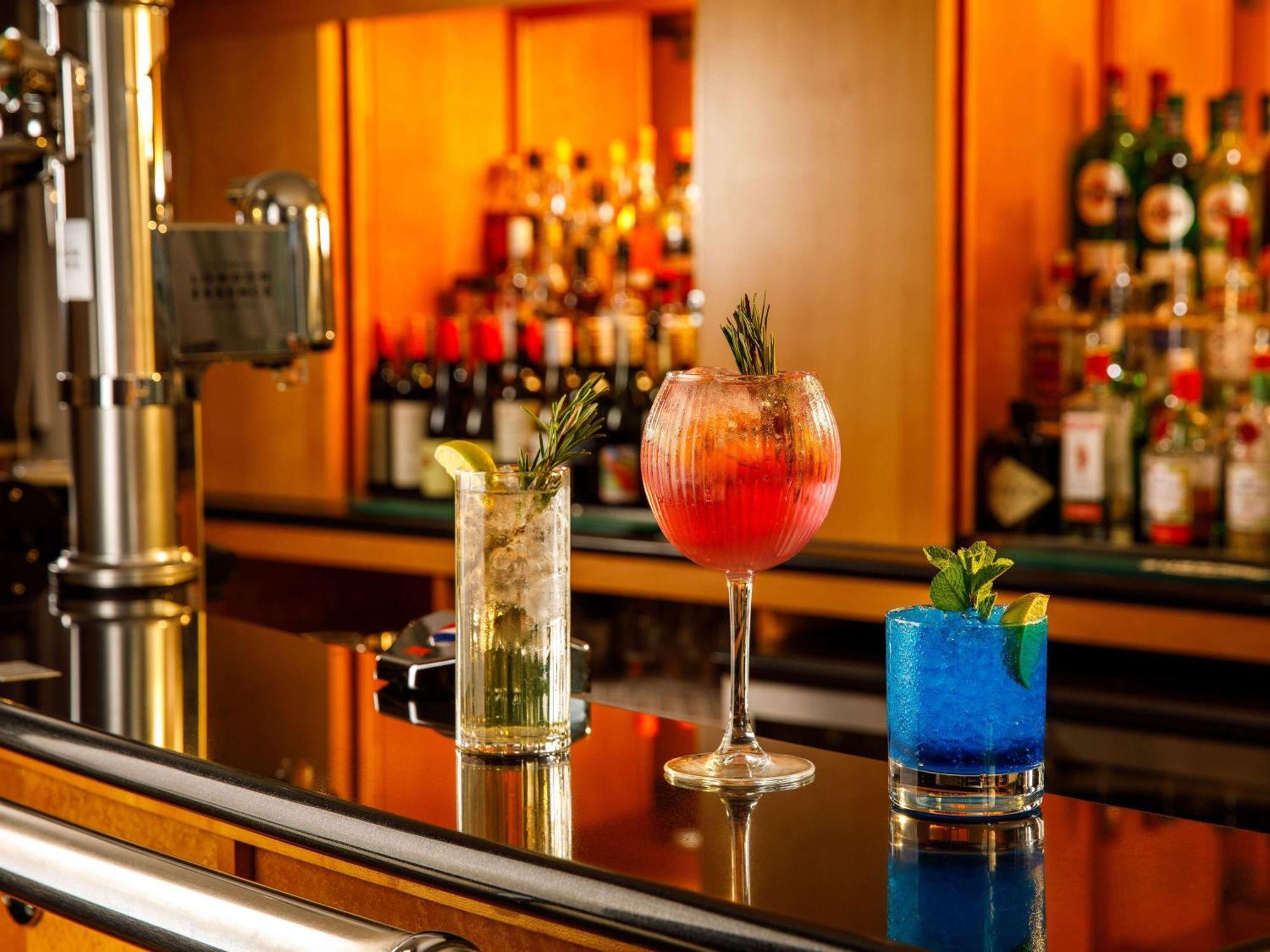 Sunday London Staines-Upon-Thames Heathrow T5 Hotell Exteriör bild