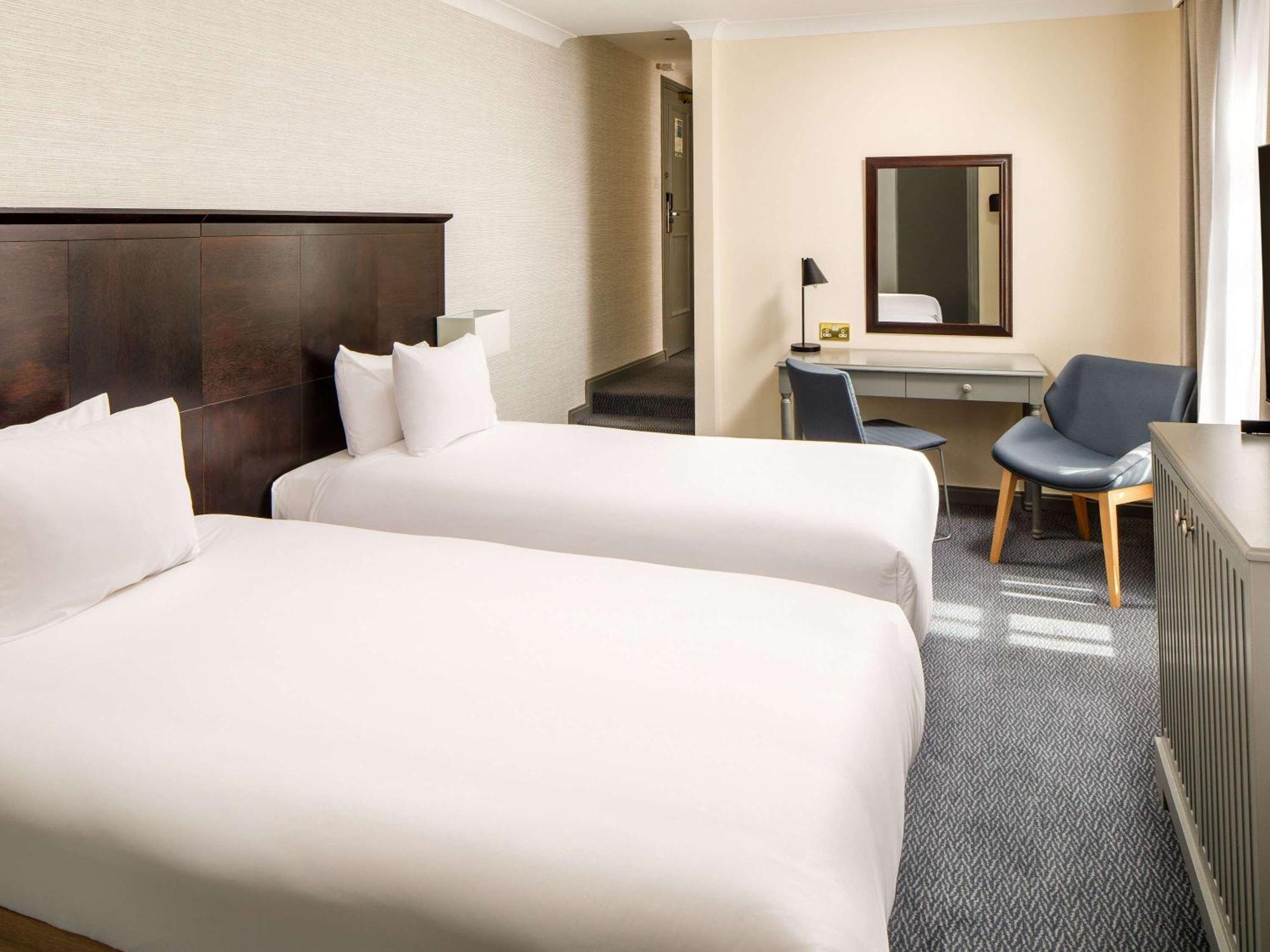 Sunday London Staines-Upon-Thames Heathrow T5 Hotell Exteriör bild