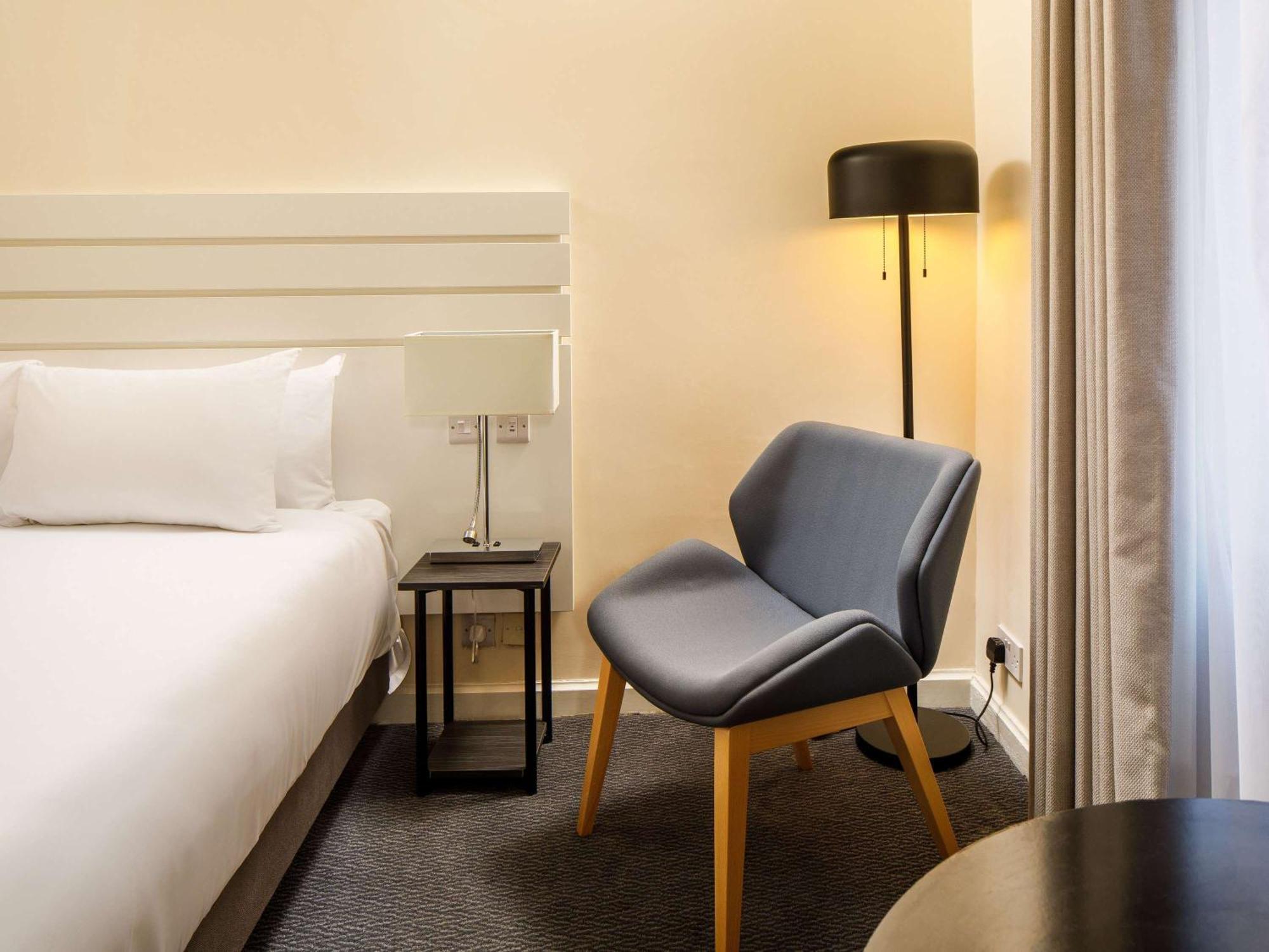 Sunday London Staines-Upon-Thames Heathrow T5 Hotell Exteriör bild