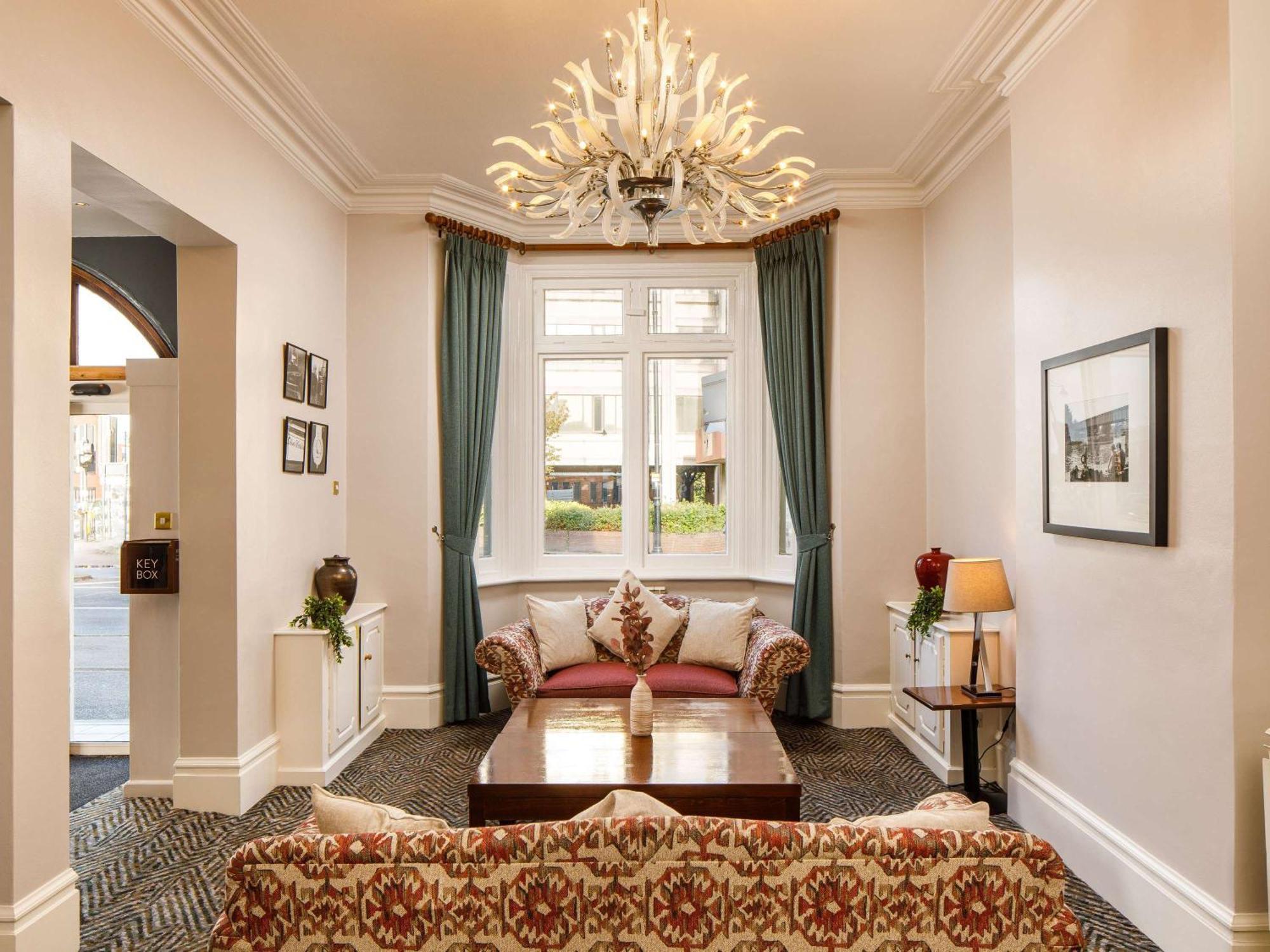 Sunday London Staines-Upon-Thames Heathrow T5 Hotell Exteriör bild