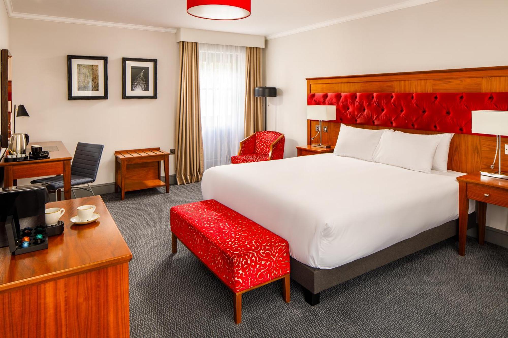 Sunday London Staines-Upon-Thames Heathrow T5 Hotell Exteriör bild