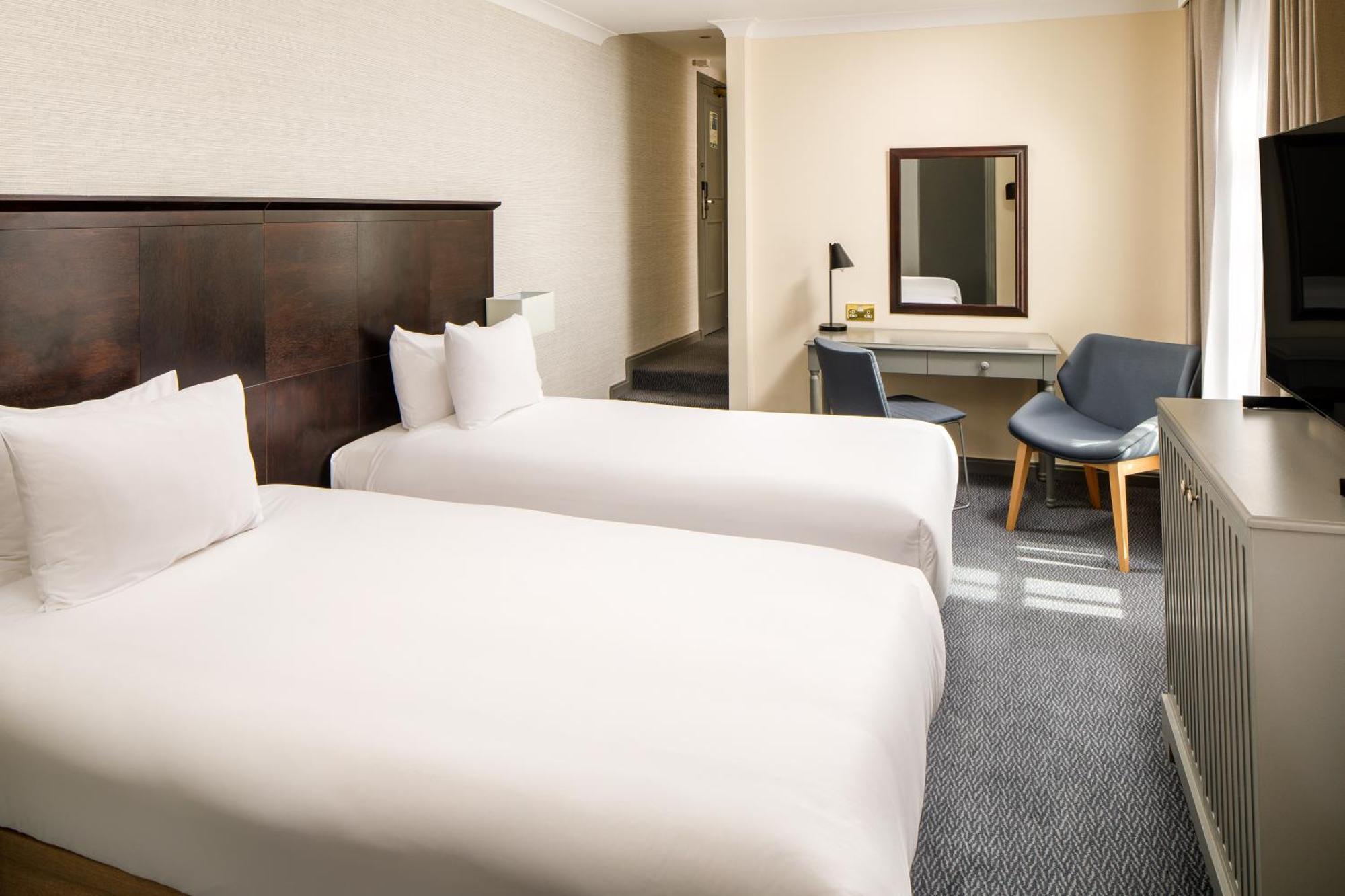Sunday London Staines-Upon-Thames Heathrow T5 Hotell Exteriör bild