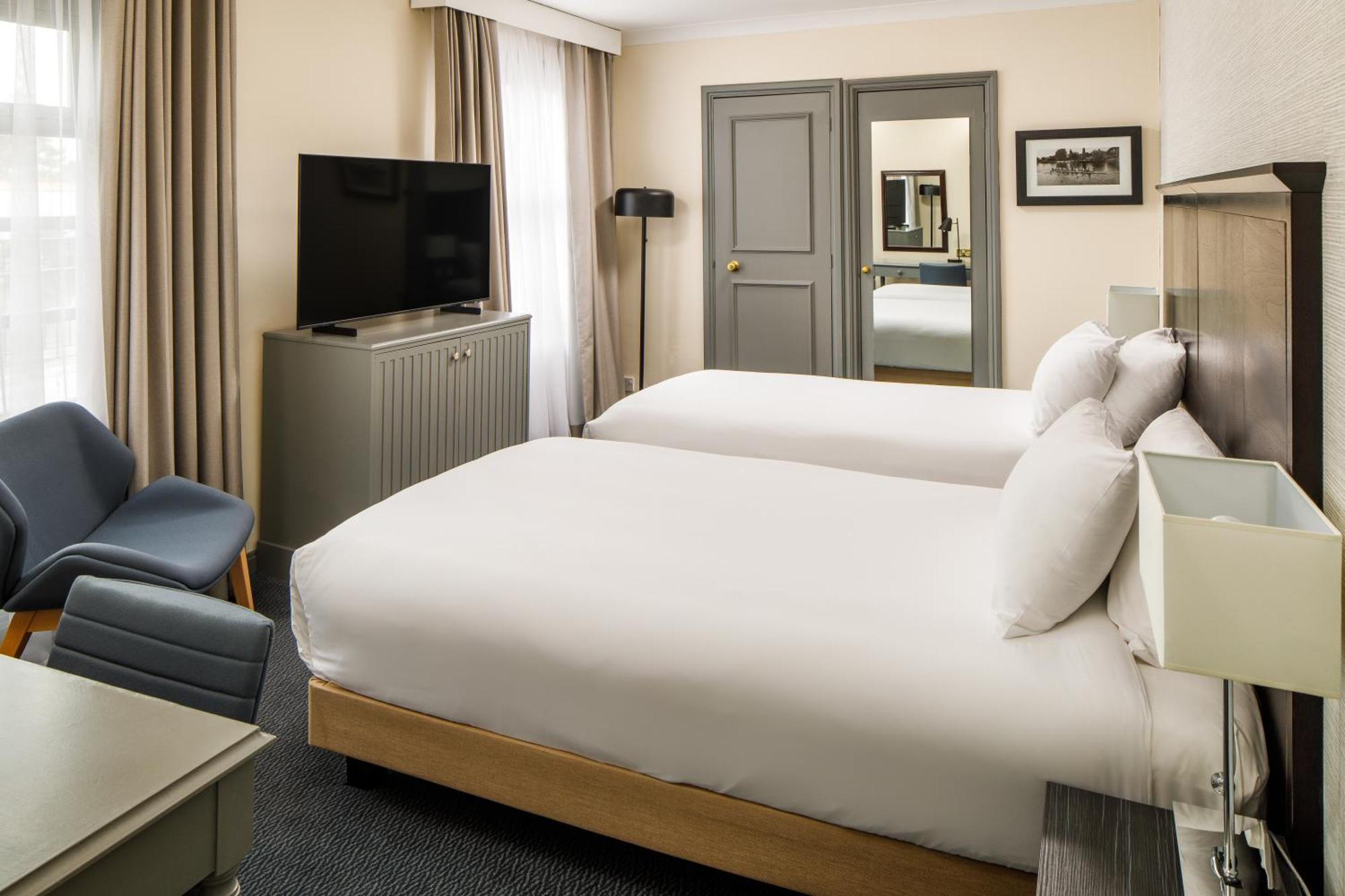 Sunday London Staines-Upon-Thames Heathrow T5 Hotell Exteriör bild