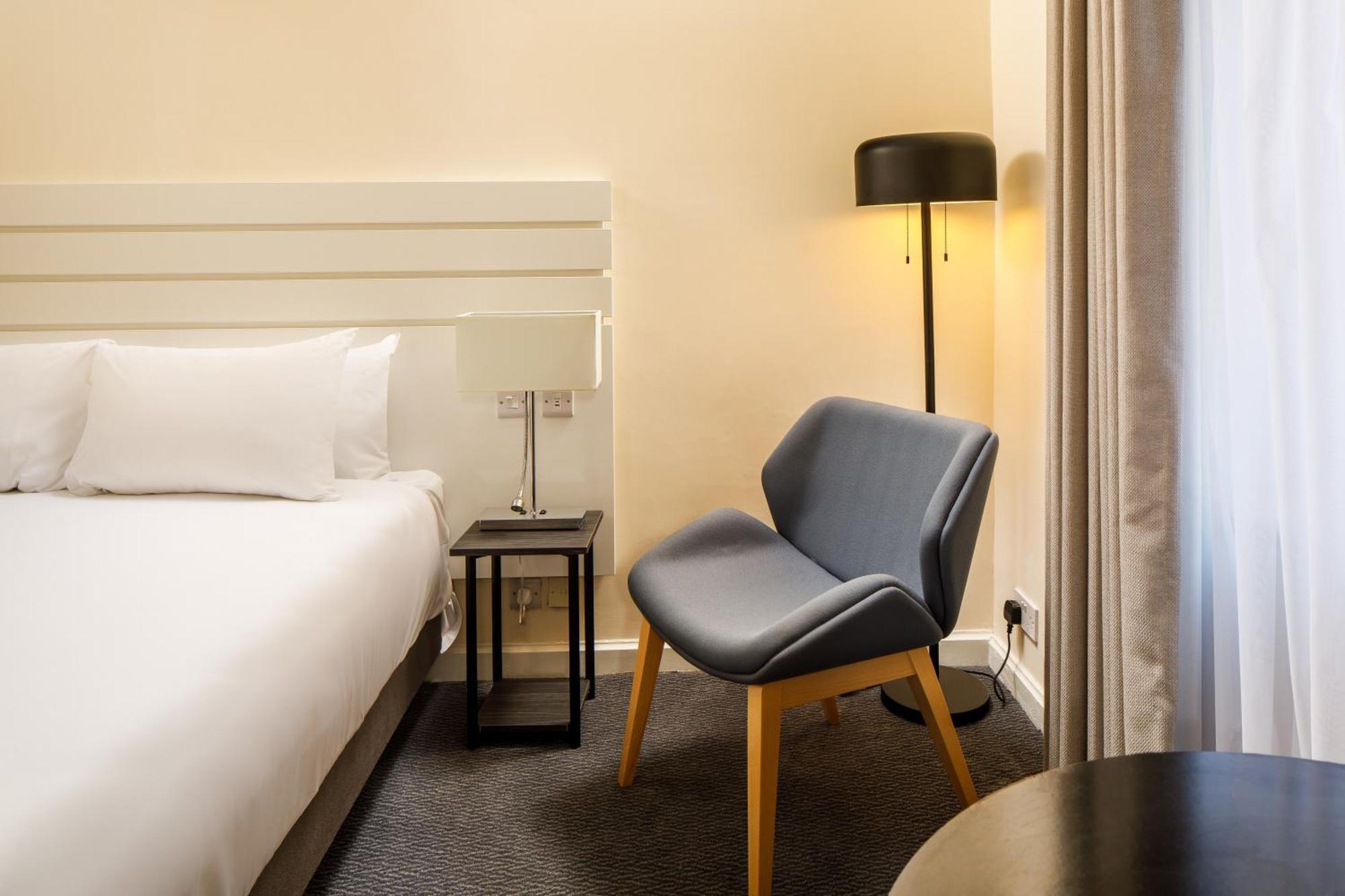 Sunday London Staines-Upon-Thames Heathrow T5 Hotell Exteriör bild